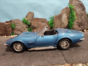 Prodám model 1:18 Chevrolet Corvette 1969 - 6