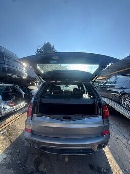 Prodam nahradni dily z BMW x5 e70 lci 40d 225kw 7míst - 6