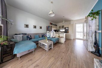 KRÁSNY 4 IZBOVÝ RADOVÝ DOM S DVOJGARÁŽOU, KRYTOU TERASOU A P - 6