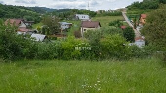 Exkluzívne na predaj slnečný stavebný pozemok 1742 m2, Divin - 6