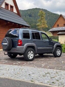 Jeep Cherokee Sport 2,4 Benzín 108kw 4x4 - 6