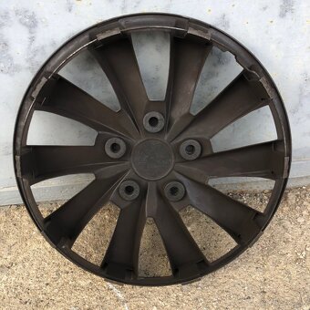 Darujem rôzne neoriginálne puklice - 6