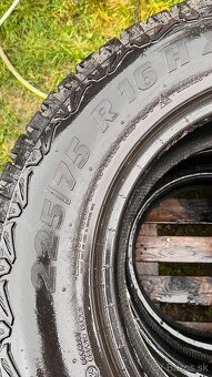 ⚫️Pneu 225/75 r16 - 6