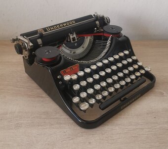 Starožitný písací stroj Underwood Universal z roku 1934 - 6