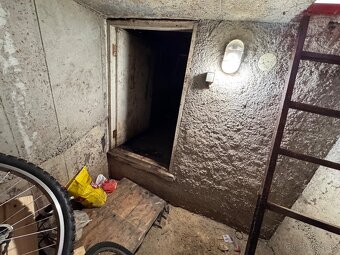 Garáž aj s pivnicou a Montážná jama - 6