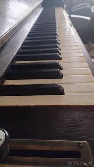 Klavír PETROF s klavírnou stoličkou ZADARMO - 6