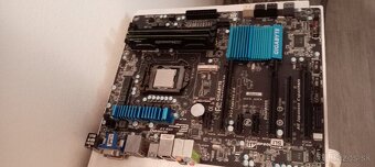 Zakladna Doska s RAM kartamy a Procesorom - 6