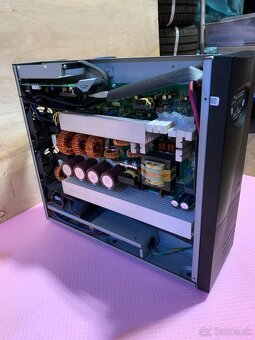 Záložný zdroj Delta 2kVA, 1400W - 6