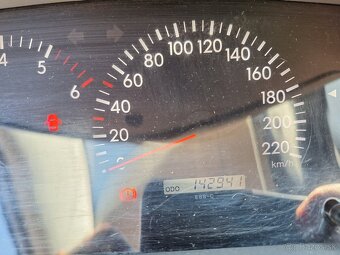 TOYOTA COROLLA 1,4 DIESEL 66KW AUTOMAT KLÍMA - 6