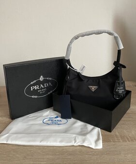 Prada Re-edition 2000 kabelka v darčekovom balení - 6