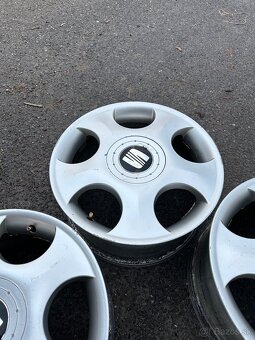 Predám Originál SEAT sadu r16 - 6