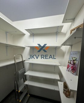 Luxusný kompletne zrekonštruovaný 3-izbový byt s Klímou a Ba - 6