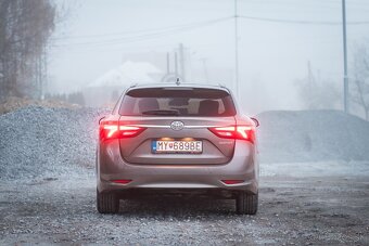 Toyota Avensis Combi 2.0 105kW - 6