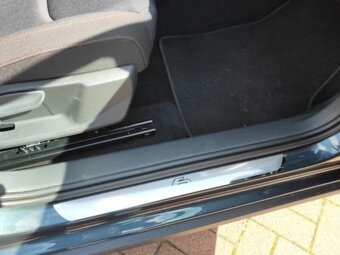 Prahové lišty SEAT s napisom LEON a napisom FR - 6