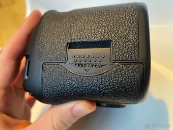 Canon EOS 7D Mark II DSLR telo + nabíjačka, 2 baterky - 6