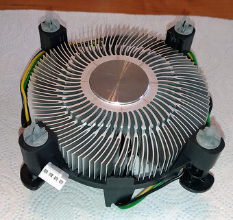 Predám Intel Core 2 Duo E8400 - 6