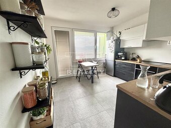 Na predaj veľký 3 izbový byt 86m2, 4x loggia - 6