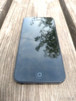 Apple iPhone 5 - 6