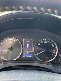 Lexus IS 300h. 2017 - 6