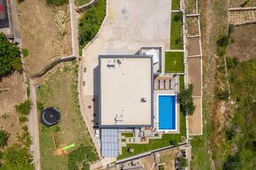 PREDAJ Rodinná vila s rozľahlým pozemkom v Splite - 6