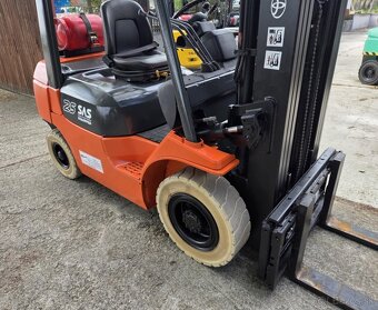 Vysokozdvižný vozík TOYOTA 7FGF25 LPG - 6