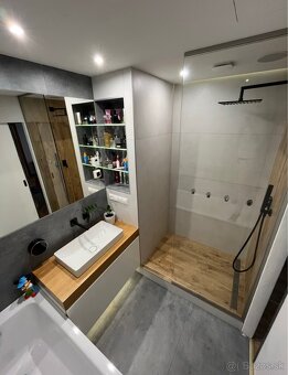 Priestranný 4-izbový byt-97 m², sídlisko 1.mája blok I - 6