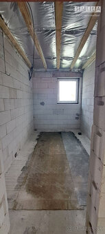 Moderná novostavba rodinného domu s garážou v obci Voznica n - 6