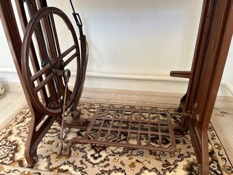 Šijací stroj LADA - 6