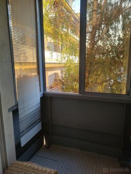 Svetlý, vzdušný a šikovne riešený tehlový apartmán - 6