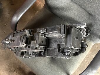 Vw touran 3 pravý svetlomet - 6