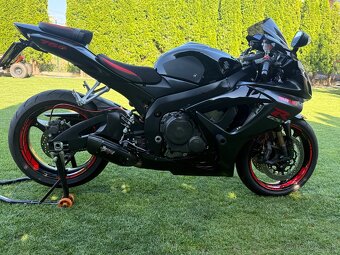 Suzuki Gsxr 750 K7 - 6