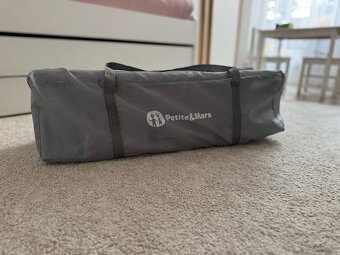 Predám cestovnú detskú postieľku PETITE&MARS - 6