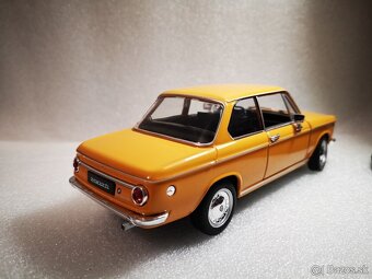 Predám nový zberateľský model veterána BMW 2002, - 6