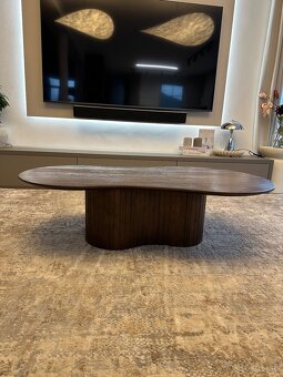 Konferenčný stolík z tmavého dreva so zaobleným dizajnom - 6