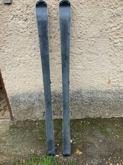 Predaj starších lyžiarok a lyží - 6
