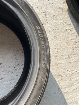 Predam Kumho 235 40 r19 letne - 6