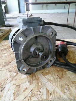Elektromotor 0,75kw, 2820ot /min 400V prirubovy. - 6