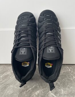 NIKE AIR VAPORMAX PLUS - 6