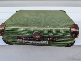 Staré hračky a kufrík - 6