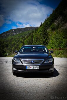 Lexus LS600h 4x4 - 6