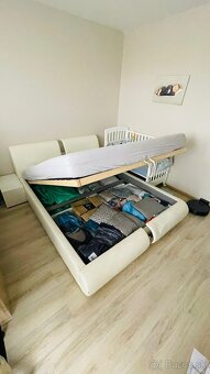 Manželská posteľ + 2x nočný stolík + perinák - 6