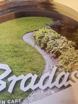 Plastový neviditeľný obrubník. - 6