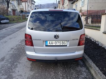 Volkswagen Touran 7-miestný - 6