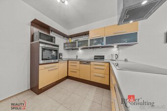 PREDAJ: 3-izb. byt, lodžia, balkón, garáž, Dúbravka - 6