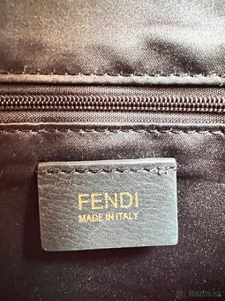 Predam znackovu kozenu kabelku Fendi - 6