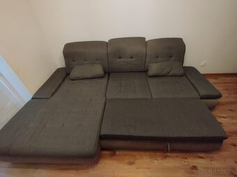 Predam rohový rozkladací gauč v zachovalom stave - 6