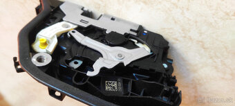 zámok pravých predných dverí na BMW - 6