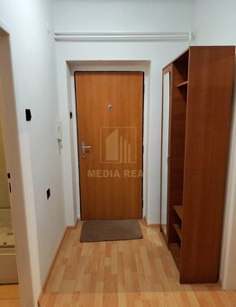 Na predaj väčší tehlový 1 izbovy byt 38 m2 v Novom Meste nad - 6