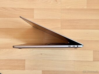 MacBook Pro 16" i7-2.6GHz/16GB/512GB, Výdrž batérie 6 hod. - 6