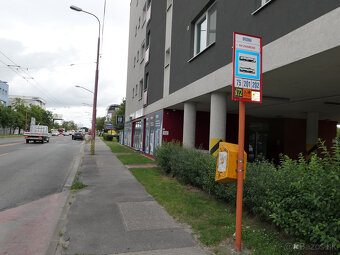 Predaj - obchodný priestorna prízemí o výmere 82,64 m2, Brat - 6